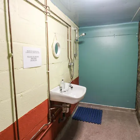 West Barn Bunkhouse Дом отдыха Ричмонд