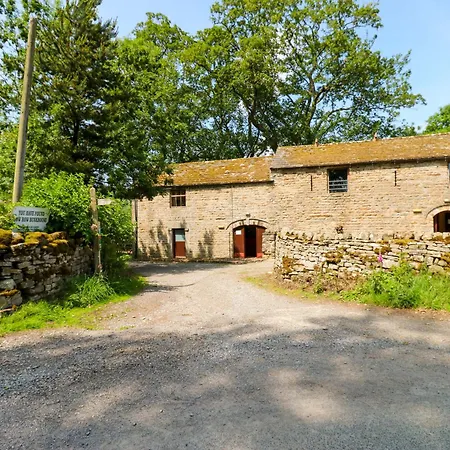 Дом отдыха West Barn Bunkhouse *